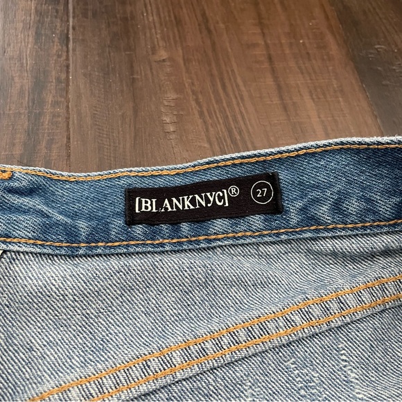 Blank NYC Denim Frayed Edge Shorts Size 27 - Picture 4 of 5